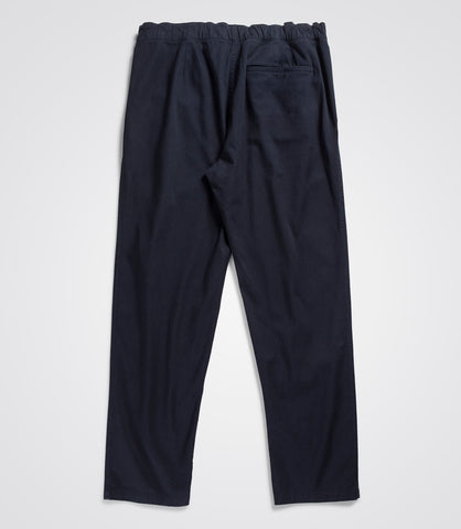 EZRA RELAXED ORGANIC STRETCHED TWILL TROUSER DARK NAVY